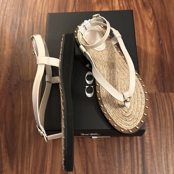 Ladies off white gorgeous Sandel worn with anything to enhance your alfit - Picture 2 of 7